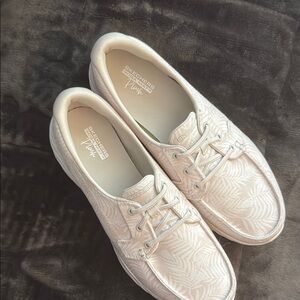 Skechers Cream Sneakers Slip-On Comfort